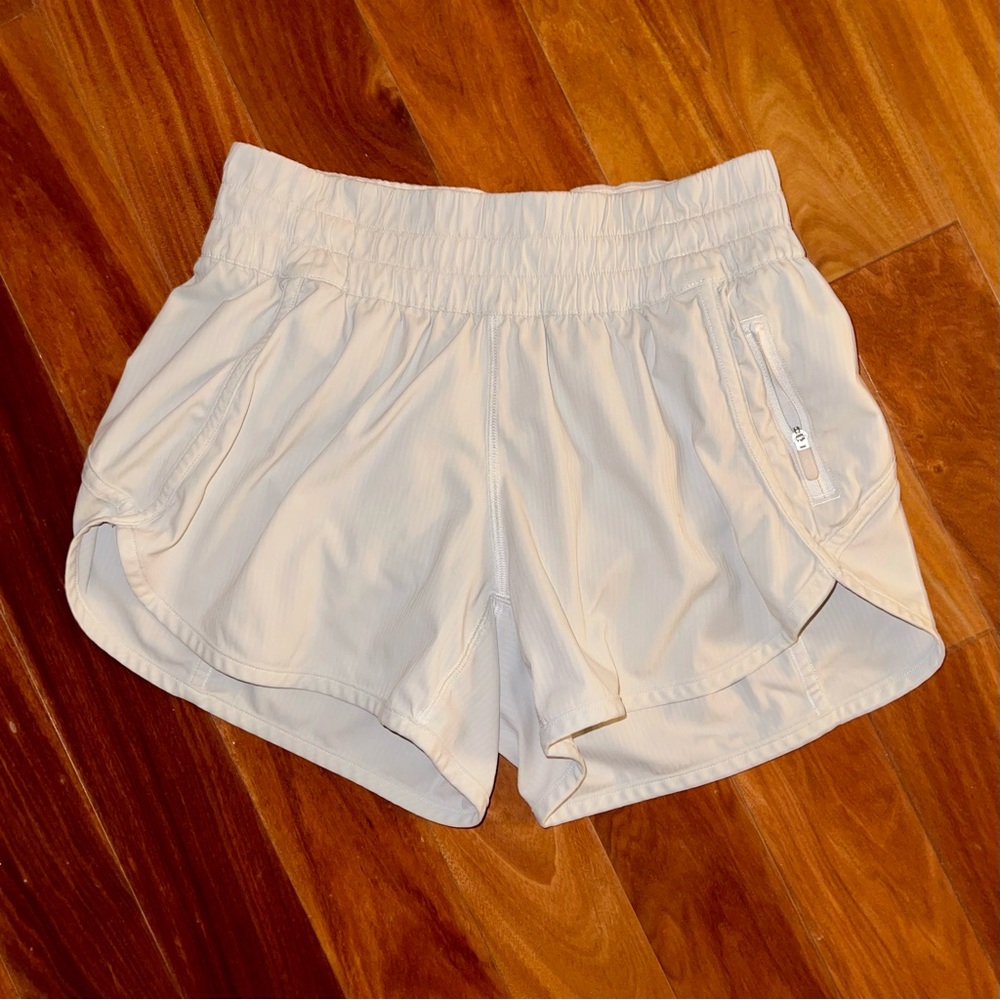 Women’s size 4 Lululemon shorts w/ side zip pocket!!